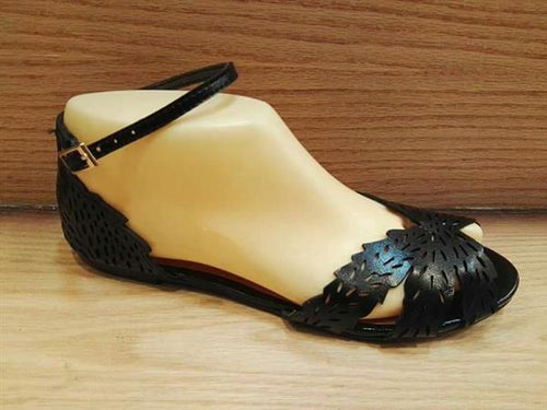 Black flat sandal