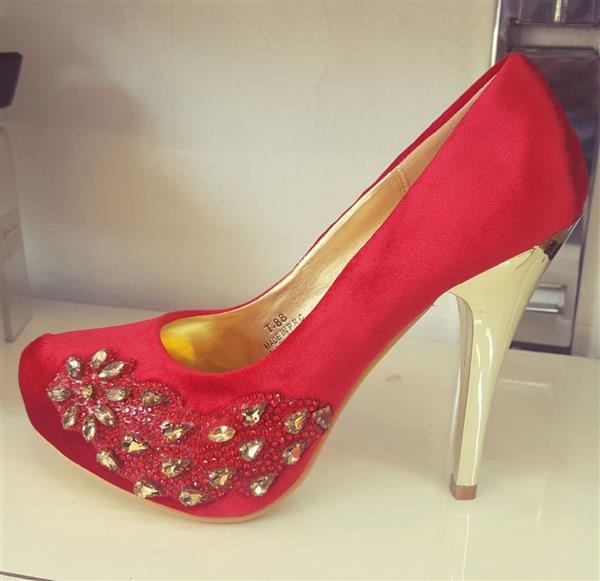 Heel shoes decorated with strass