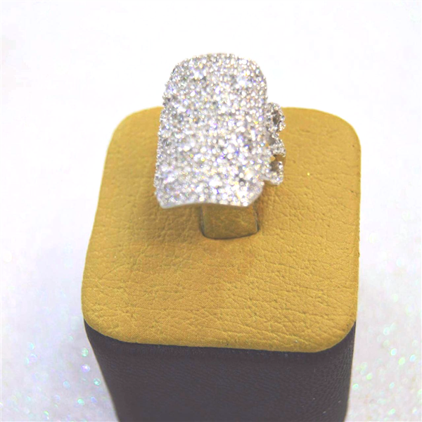 Luxurious ring